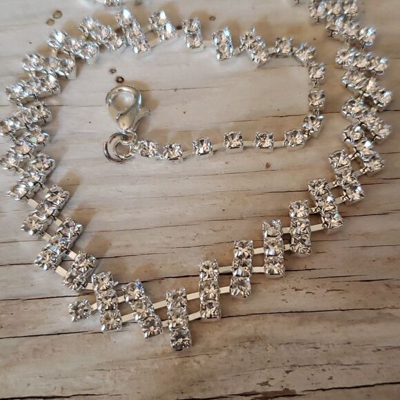 Bridal Jewelry, NWOT. Silvertone with rhinestones - Picture 3 of 3